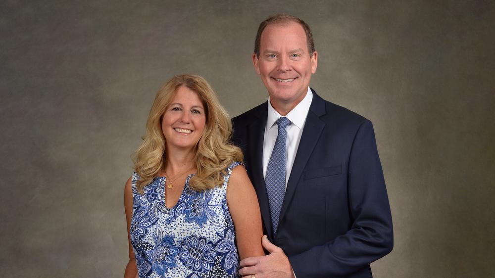 Dan and Paula Beal proudly support the Stormont Vail Foundation’s 2021 BIG HEARTS Golf Tournament as Honorary Co-chairs.