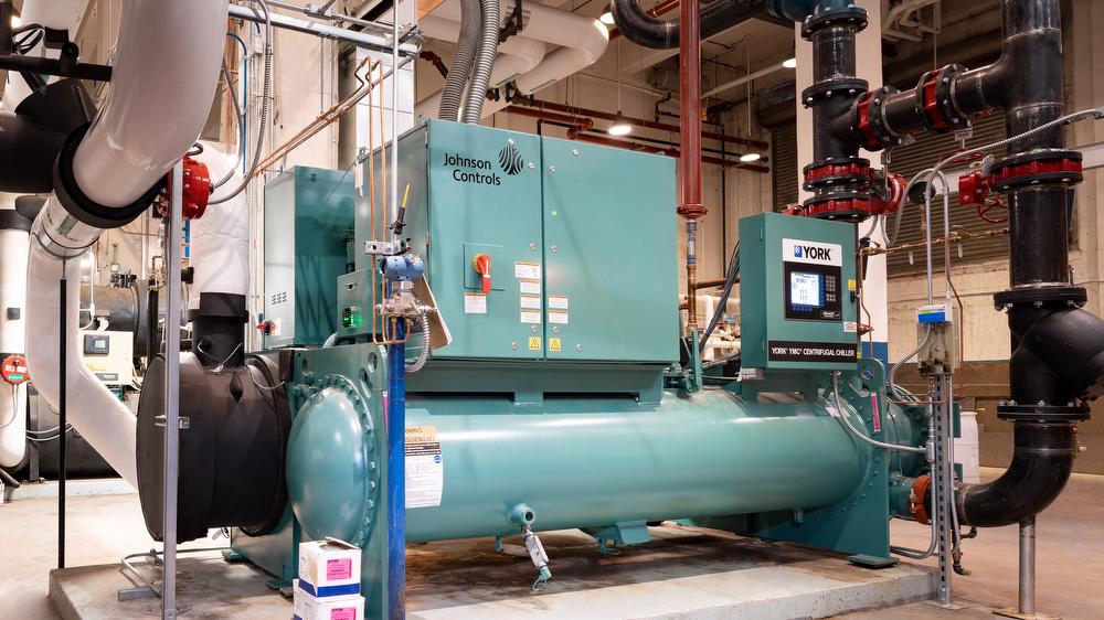 The new York 400-ton, water-cooled, centrifugal chiller provides scalable cooling efficiency year-round.